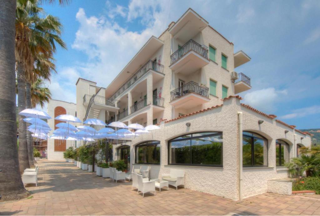 Liguria Apartments Пьетра-Лигуре Экстерьер фото