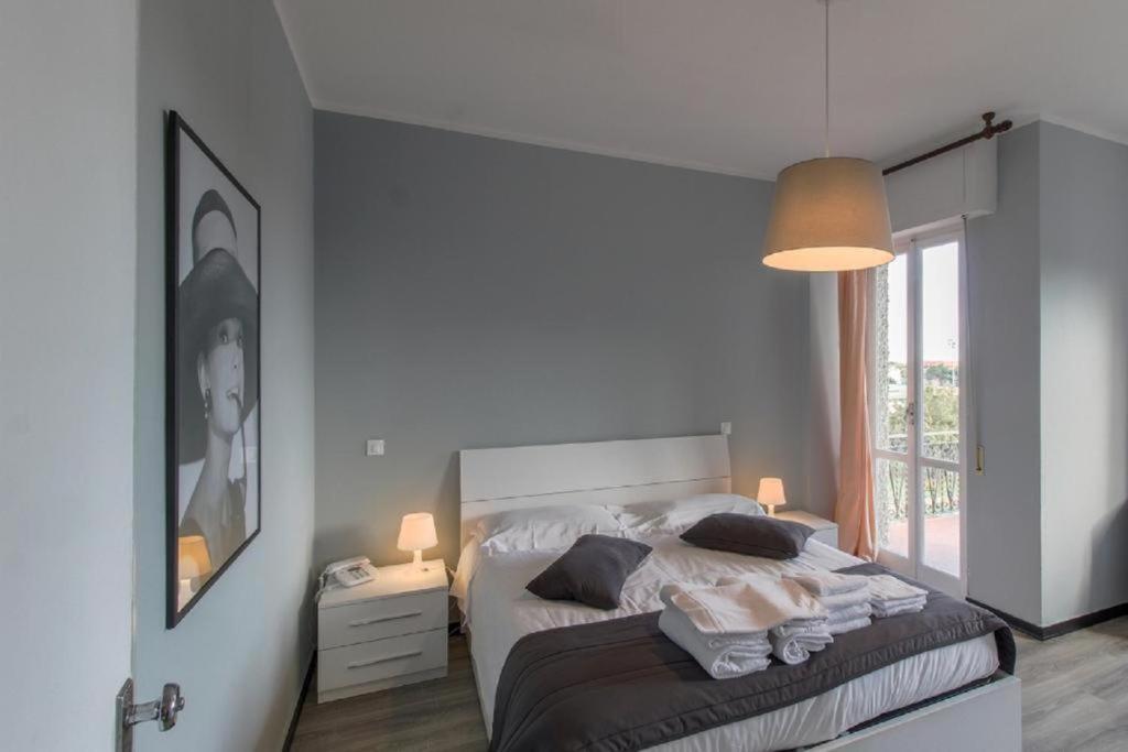 Liguria Apartments Пьетра-Лигуре Экстерьер фото